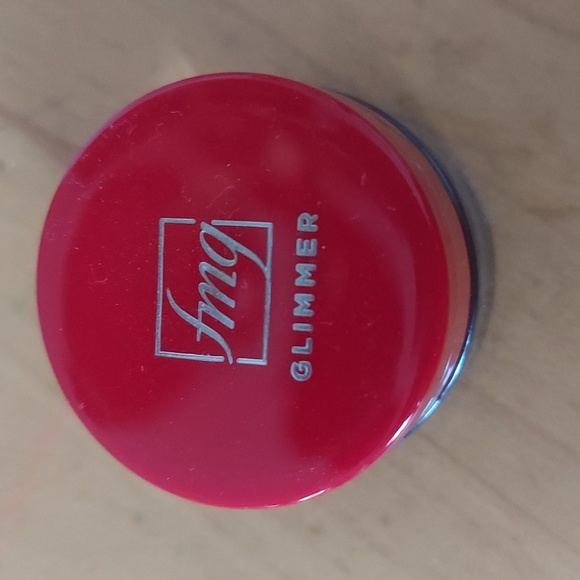 AVON Signature Makeup-Bag  w/ 3 Full Size AVON/(fmg) Makeup Products - Picture 5 of 15